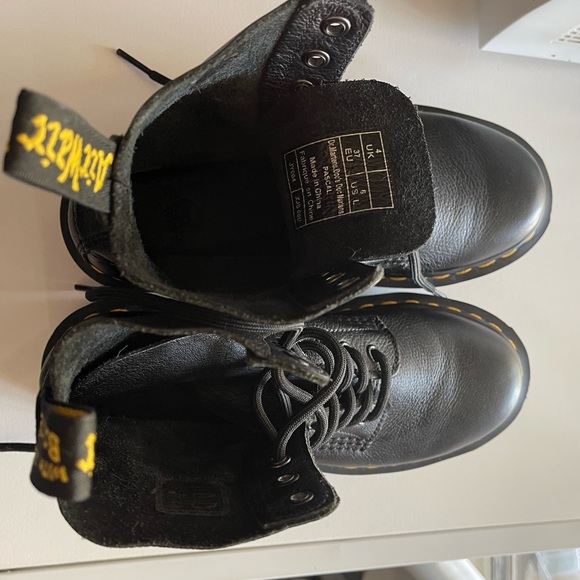 Dr. Martens 1460 WOMEN'S PASCAL
VIRGINIA LEATHER BOOTS - Picture 5 of 5